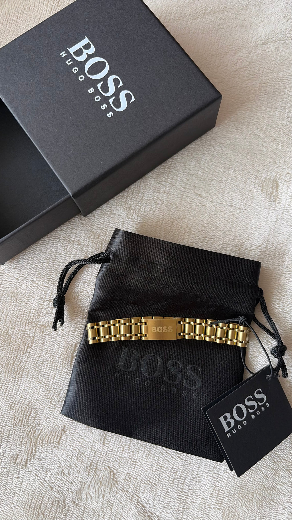 (STOCK) BRAZALETE BOSS DORADO CON CIERRE MAGNÉTICO PARA ÉL
